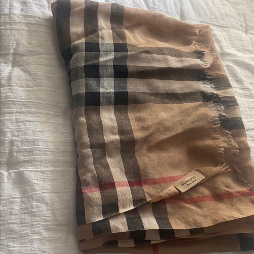 Burberry scarve